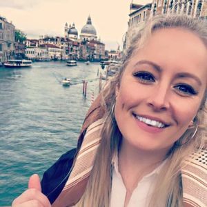 Meet your Posher, Hillary